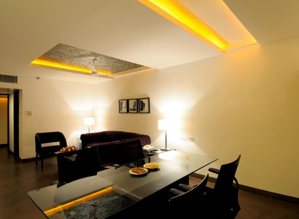 Food close-up, Living room, Dining area