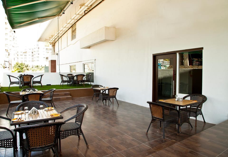 Restaurant/places to eat, Lounge or bar