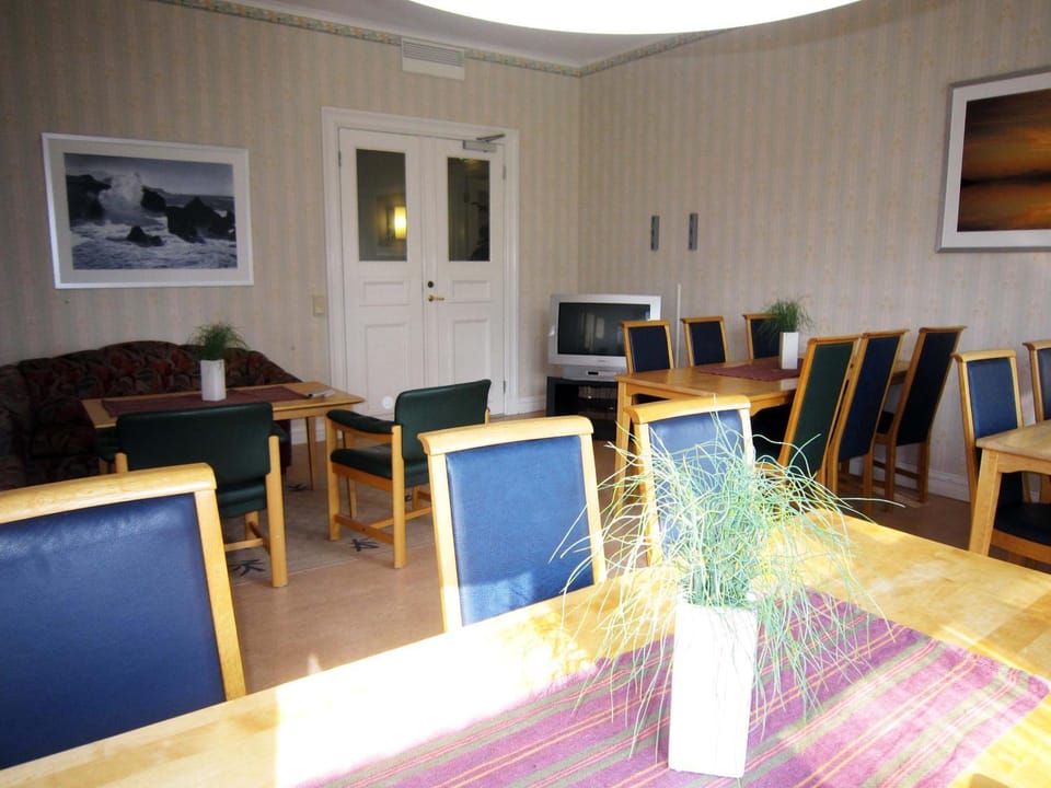 Communal lounge/ TV room