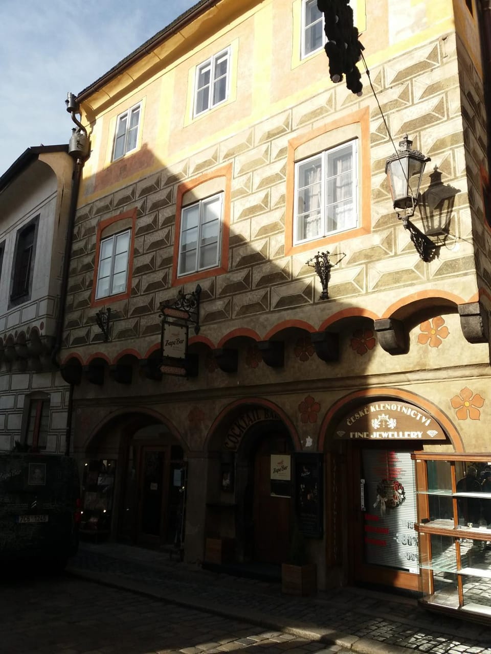 Facade/entrance