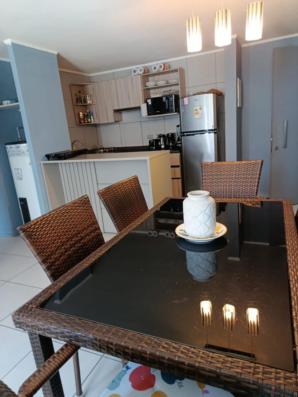 Kitchen or kitchenette, Dining area