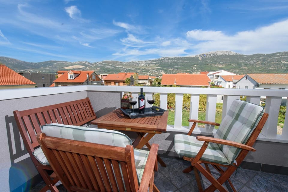 Balcony/Terrace, Mountain view