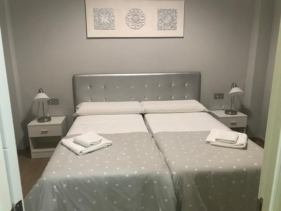 Bed, Photo of the whole room, Decorative detail, Bedroom