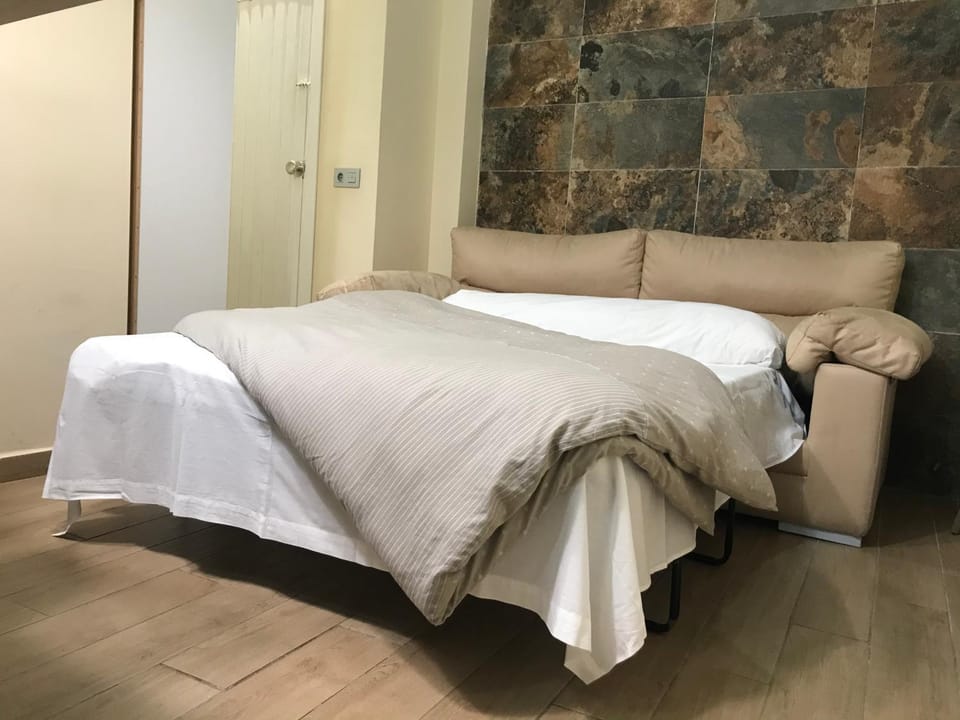 Bed, Photo of the whole room, Decorative detail, Bedroom