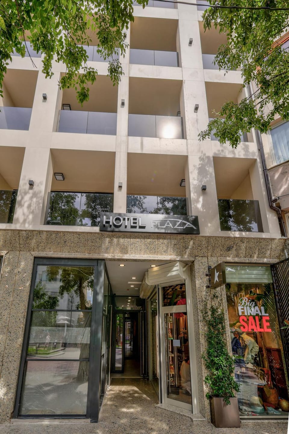 Facade/entrance