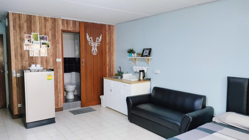 Kitchen or kitchenette, Seating area