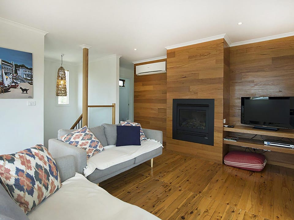 Treetops House in Melbourne Road