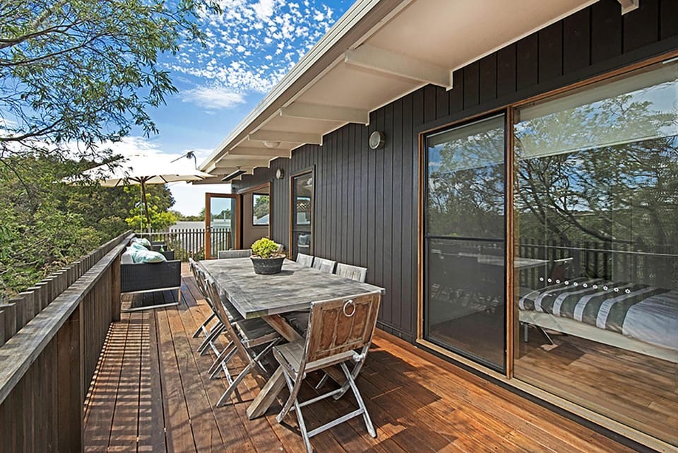 Treetops House in Melbourne Road