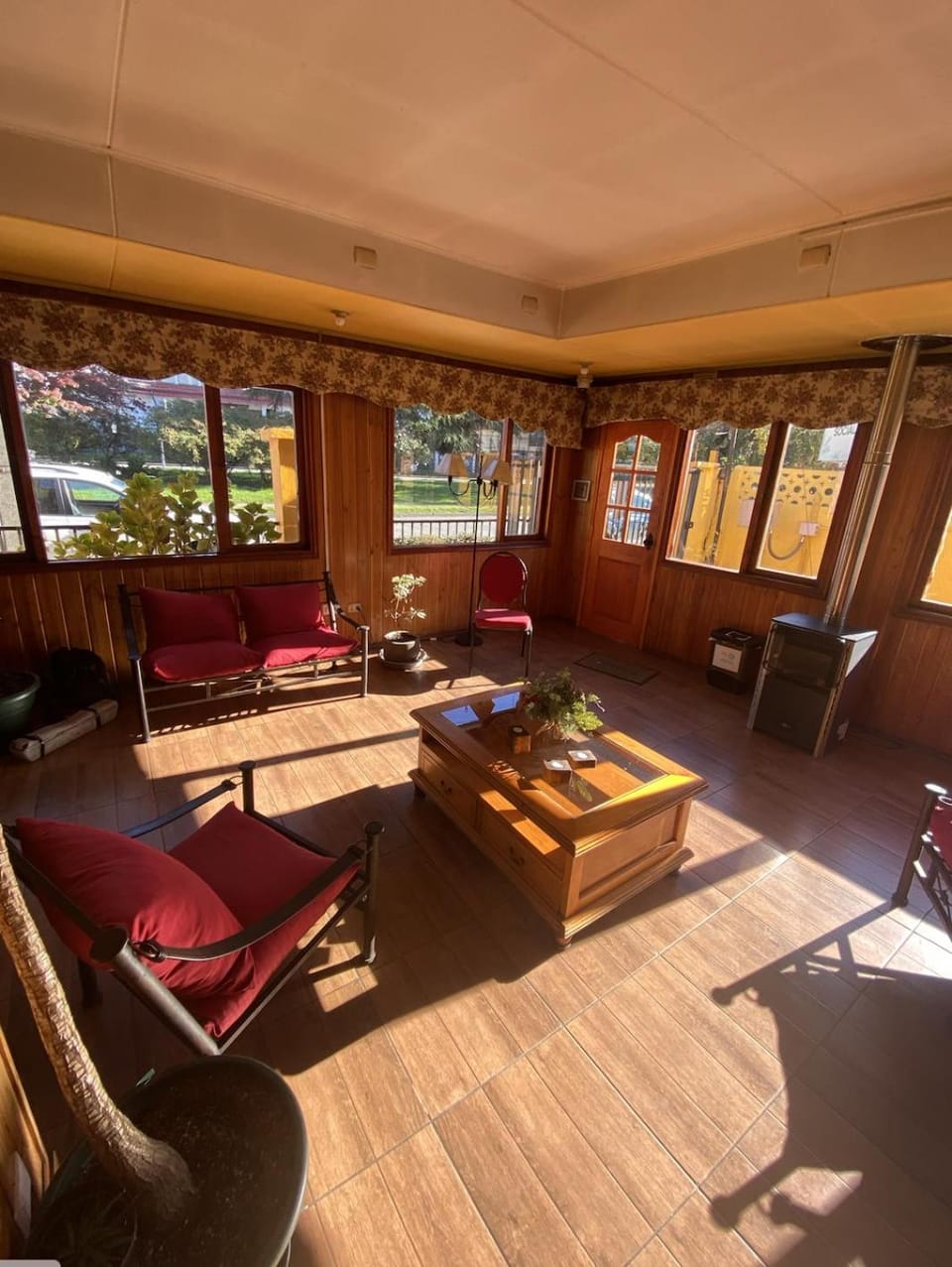 HOTEL CASAGRANDE con estacionamiento EXCLUSIVO y estamos a 50 MTS del Terminal de Buses Hotel in Valdivia