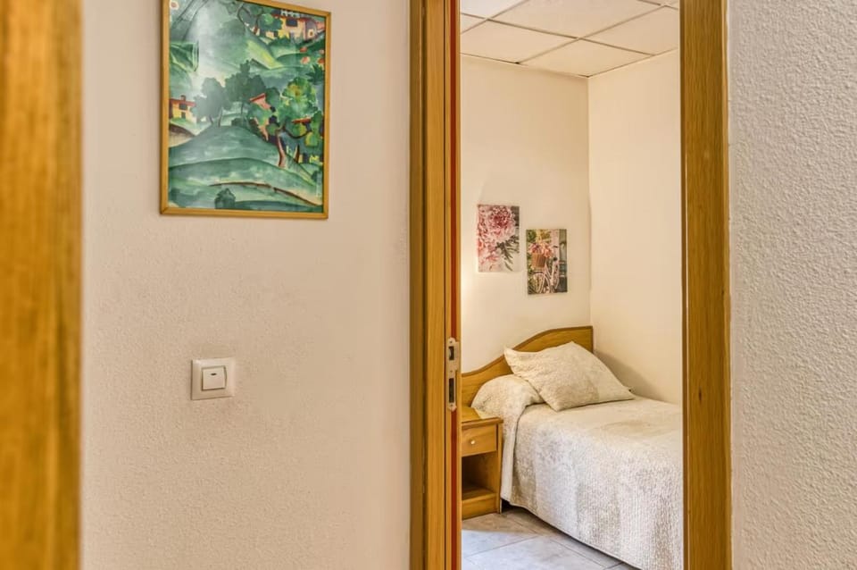 Hostal La Barretina Bed and Breakfast in Figueres