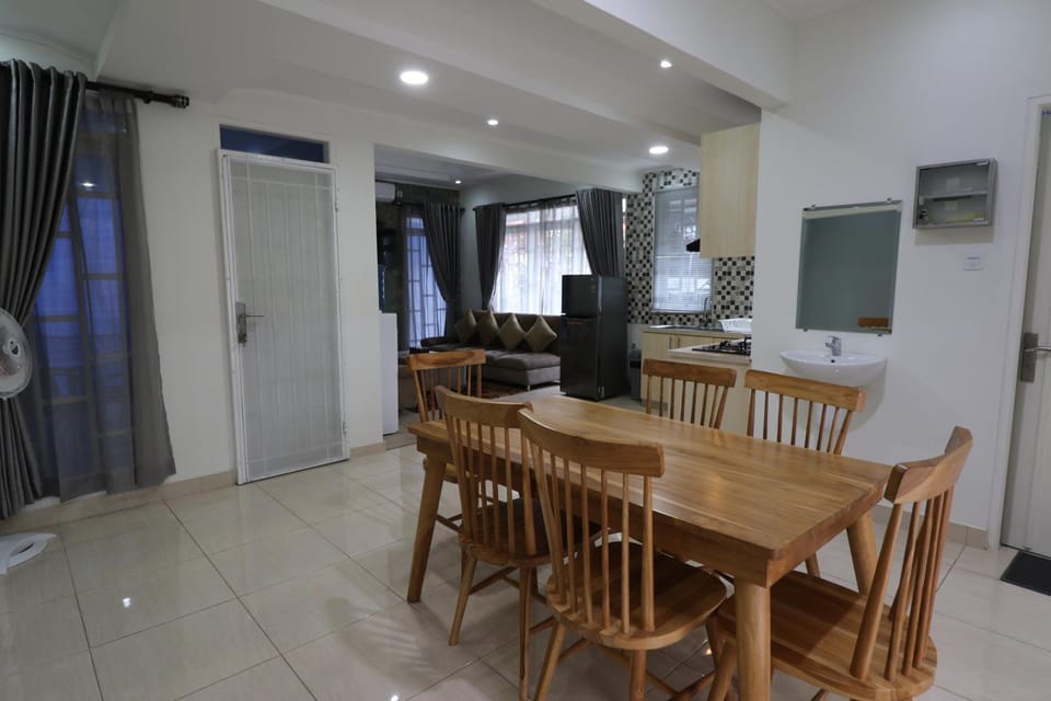 Seating area, Dining area