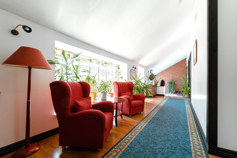 Communal lounge/ TV room, Coffee/tea facilities, Seating area, Garden view