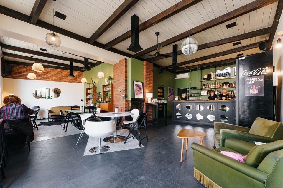 Restaurant/places to eat, Lounge or bar, Food and drinks, Decorative detail, Seating area