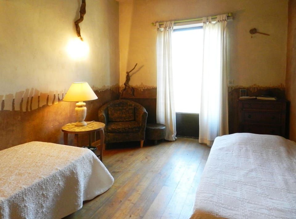 Bed, Photo of the whole room