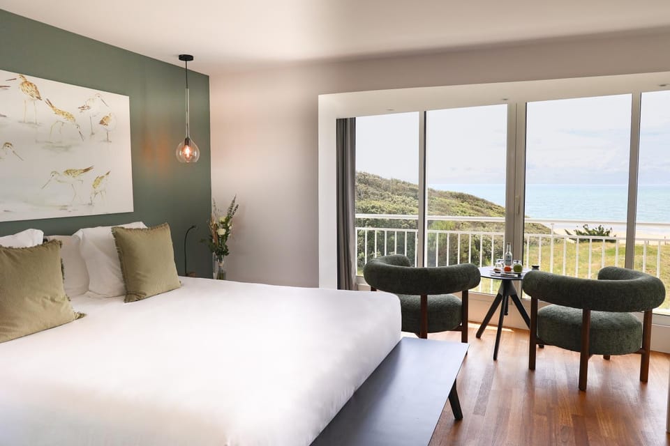 Bed, Natural landscape, View (from property/room), Photo of the whole room, Seating area, Bedroom, Sea view