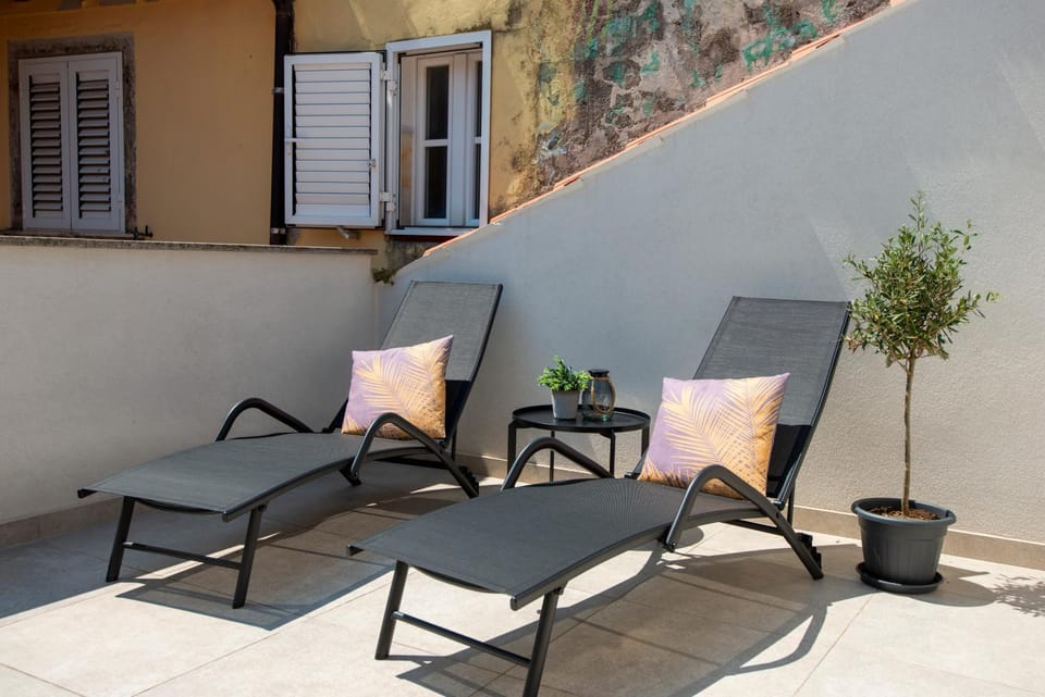 Day, Balcony/Terrace, sunbed