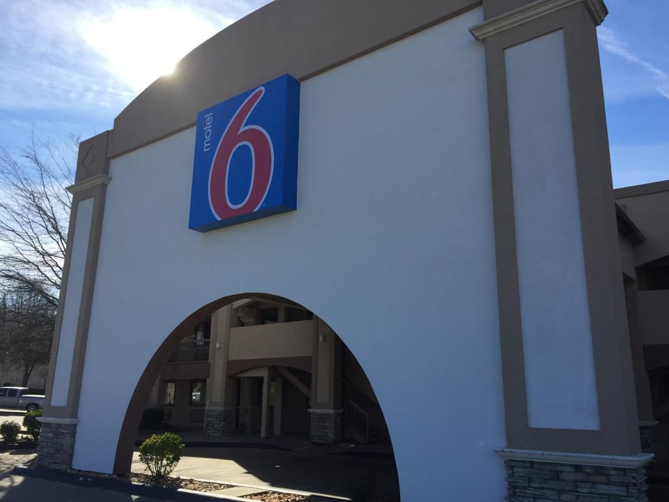 Property building, Facade/entrance, Property logo or sign