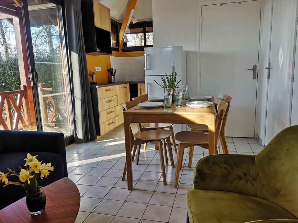 Living room, Dining area