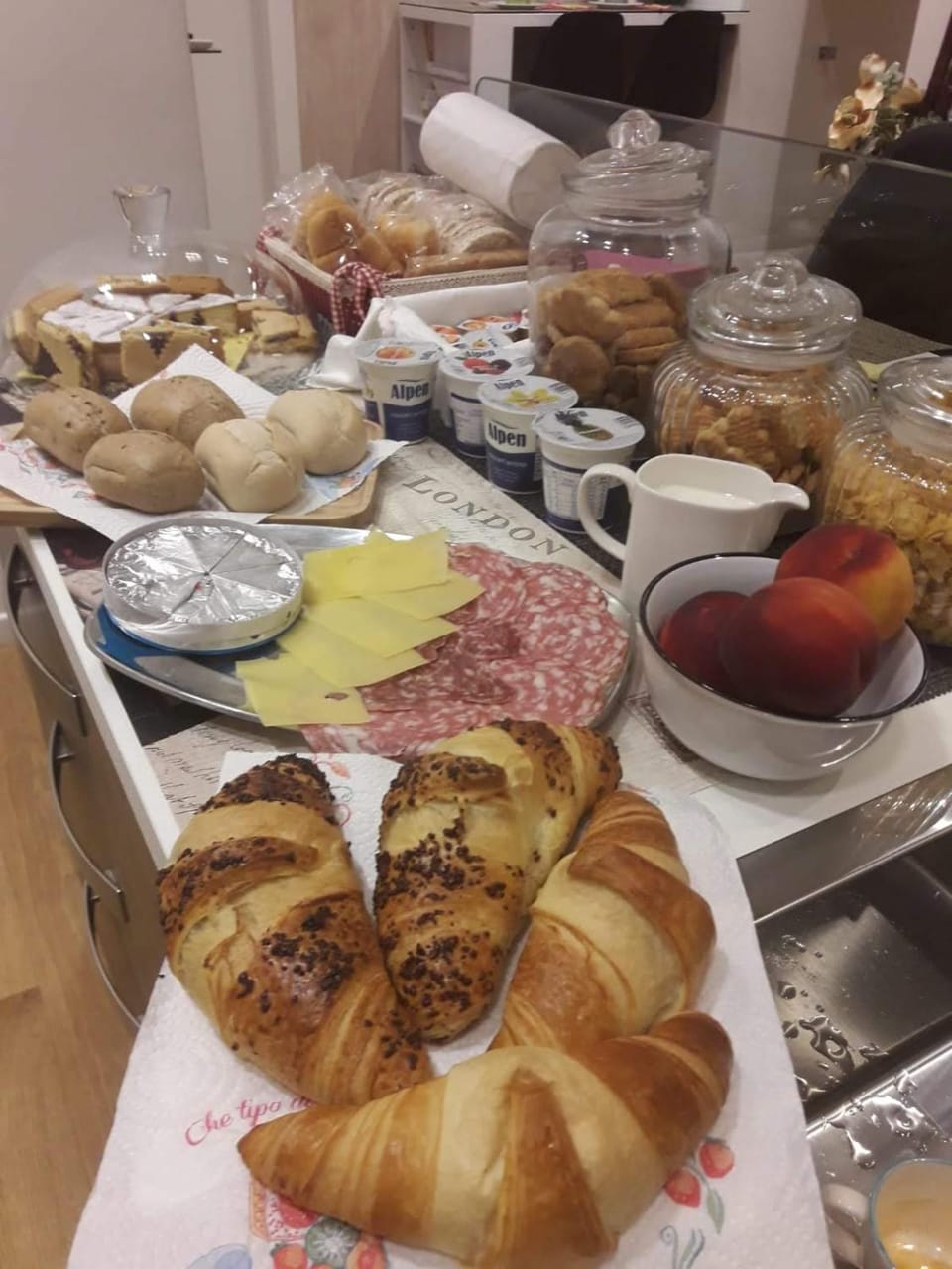 Breakfast, Buffet breakfast