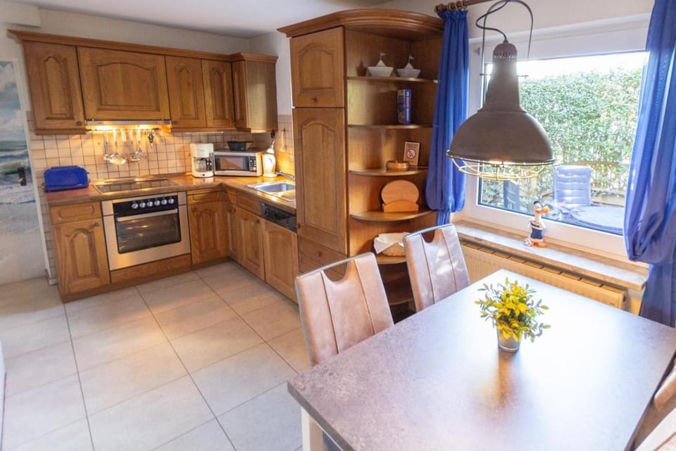 Kitchen or kitchenette, Dining area, Garden view