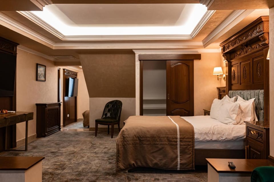 Bedroom, wardrobe