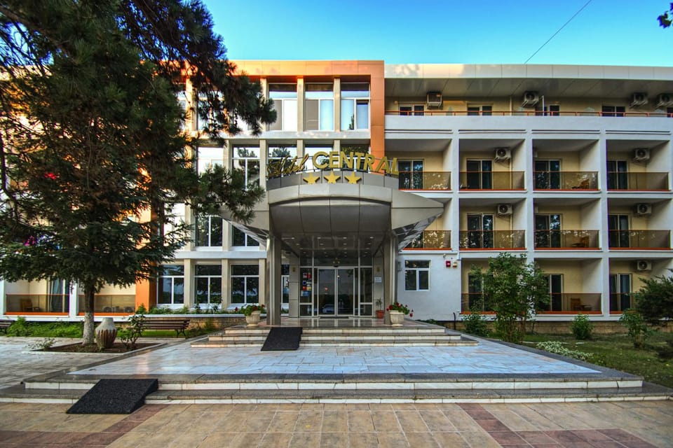 Property building, Facade/entrance, Garden view