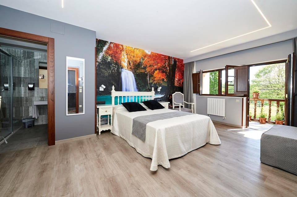 Bed, Balcony/Terrace, Photo of the whole room, Decorative detail, Bedroom, Garden view