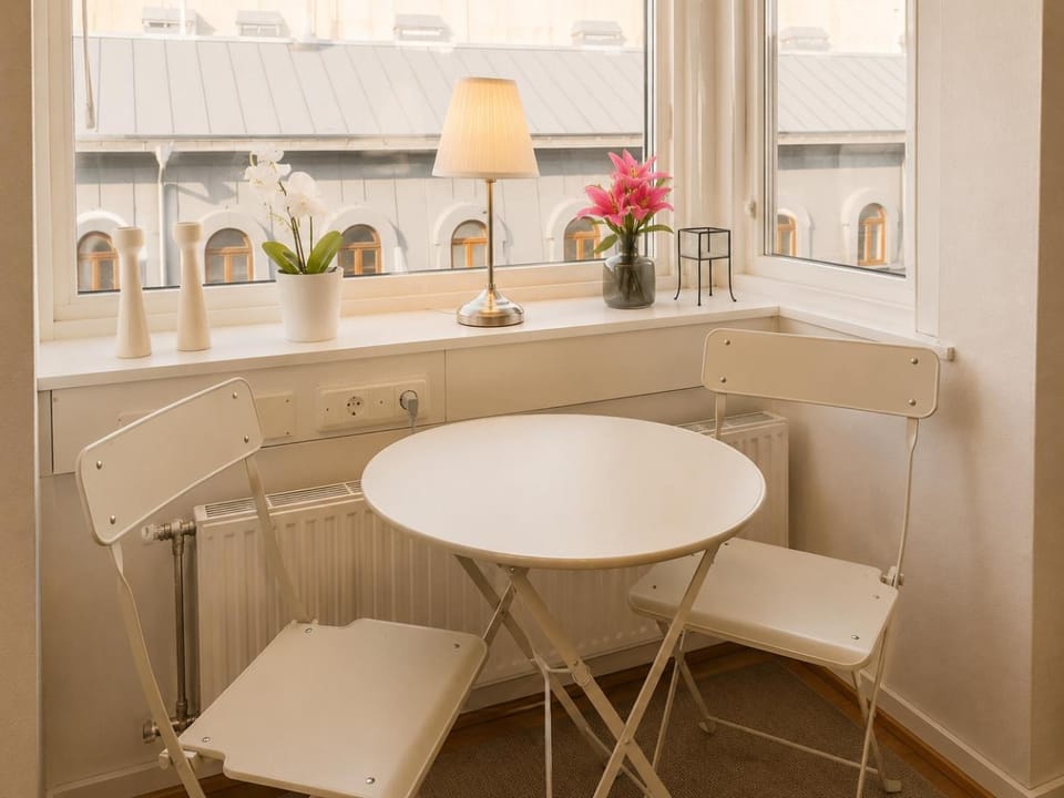 Seating area, Dining area