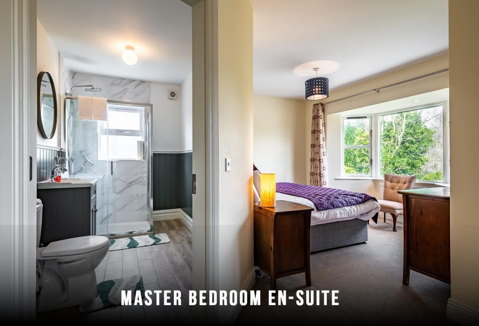 Bed, Bathroom
