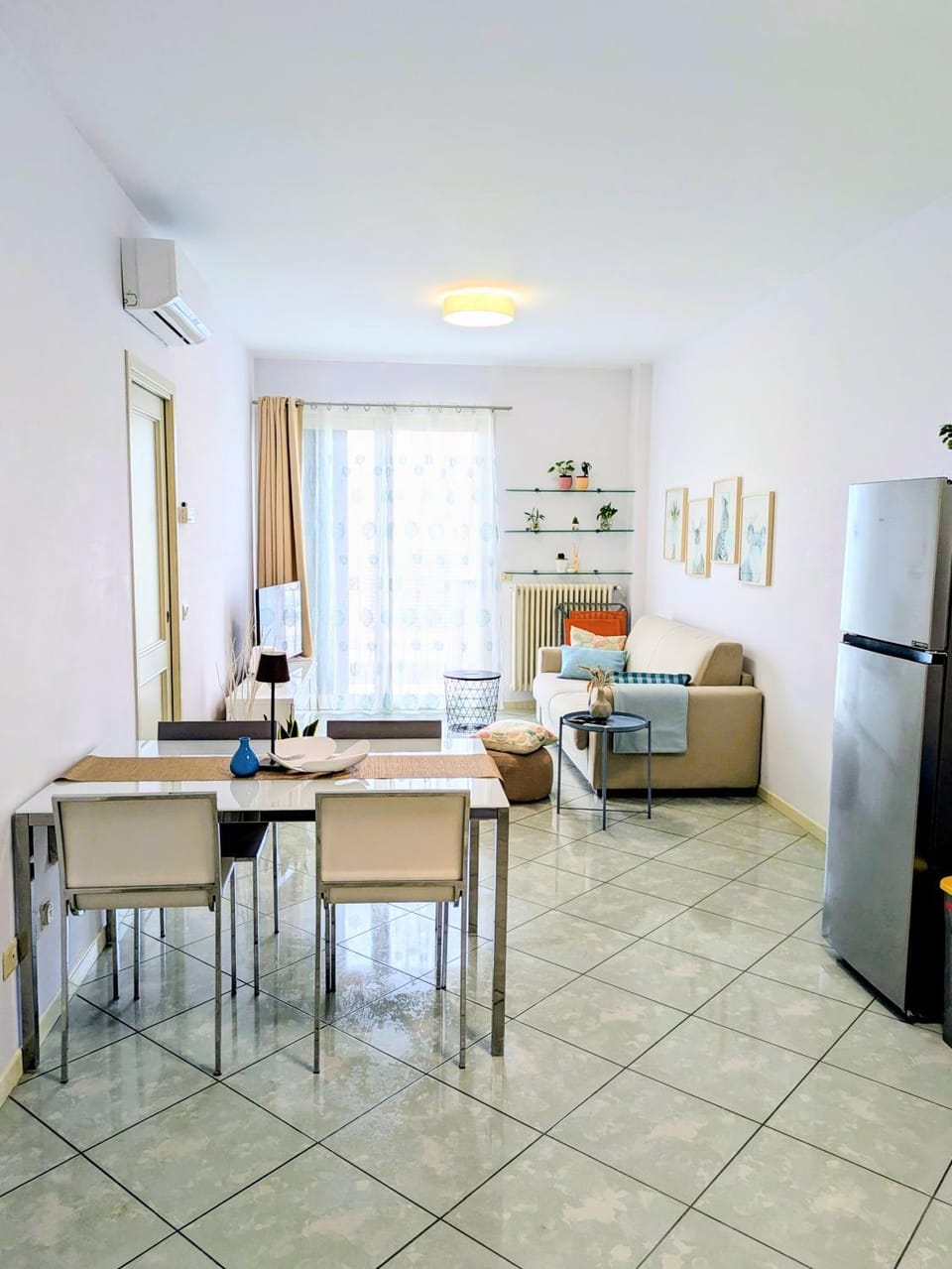 Kitchen or kitchenette, Living room, Dining area, air conditioner