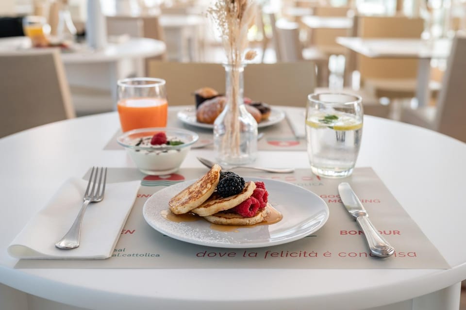 Restaurant/places to eat, Food and drinks, Food, Breakfast, Drinks