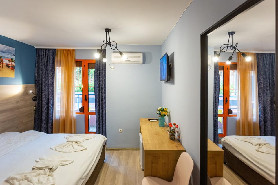 Bed, Photo of the whole room, Bedroom