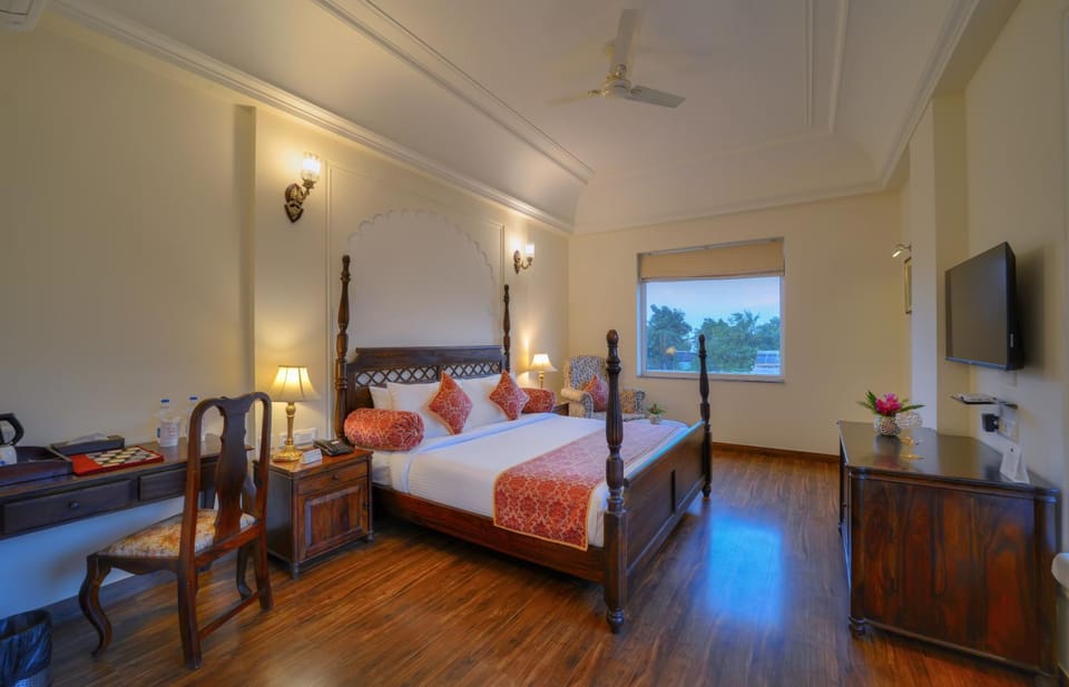 Bed, Photo of the whole room, Bedroom, fireplace