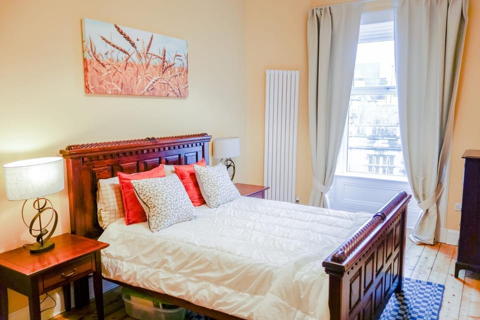 Newly Furnished 2 Bedroom Apartment on Leith Walk Apartment in Edinburgh
