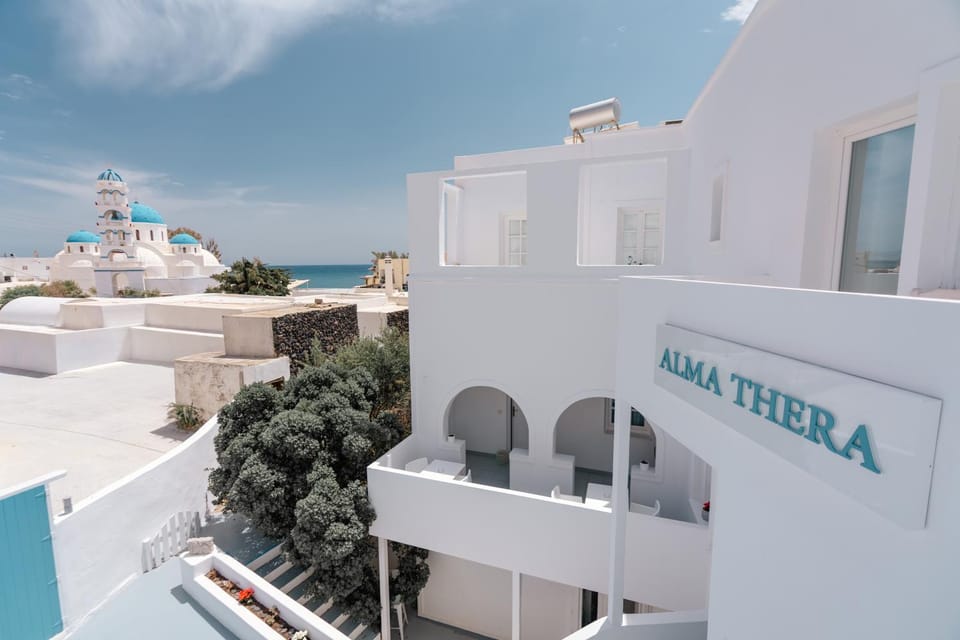 Property building, Facade/entrance, View (from property/room), City view, Sea view