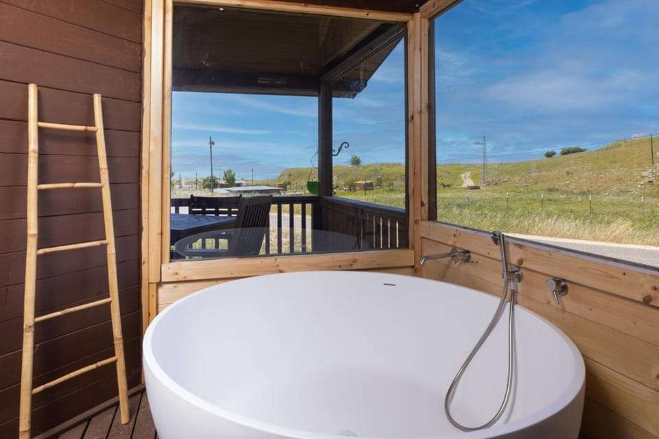 Day, Natural landscape, Hot Tub, View (from property/room), Balcony/Terrace