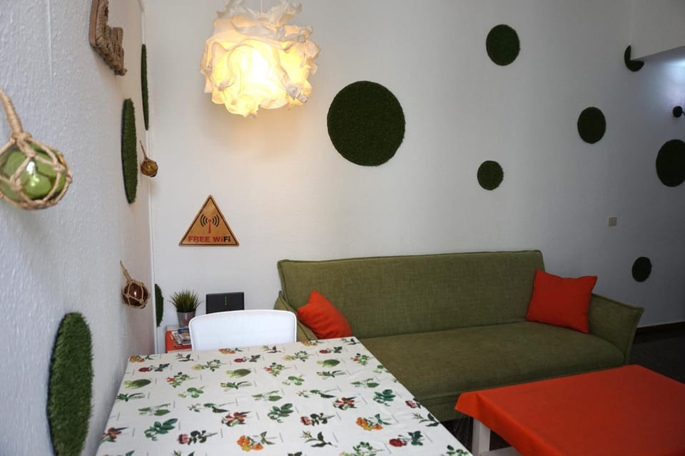 TV and multimedia, Balcony/Terrace, Living room, Seating area, Dining area