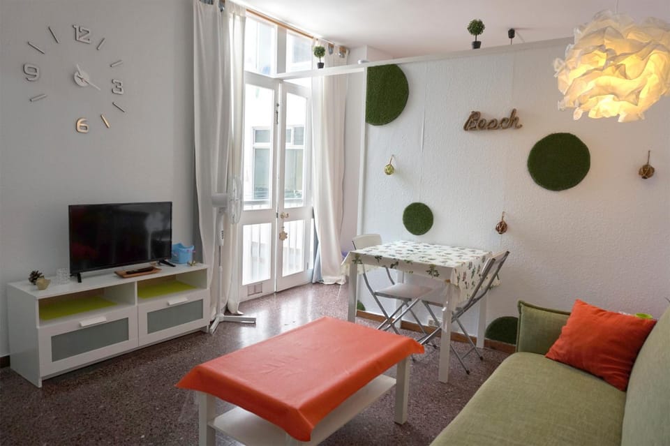 TV and multimedia, Balcony/Terrace, Kitchen or kitchenette, Living room, Seating area, Dining area