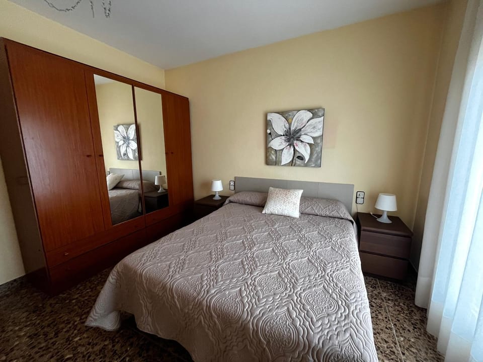 Bed, Photo of the whole room, Bedroom, wardrobe