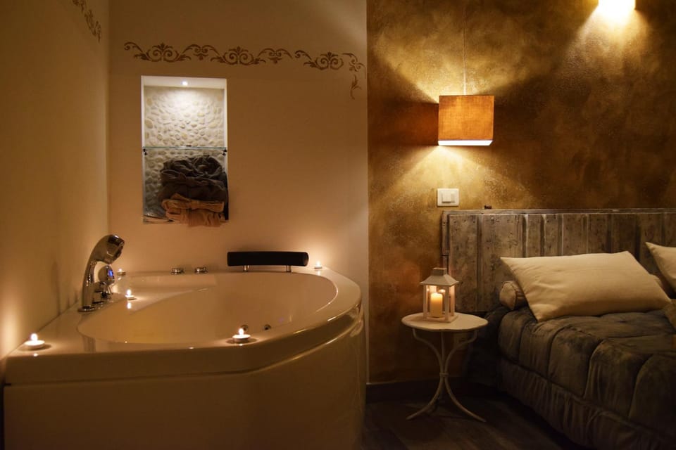 Hot Tub, Bedroom