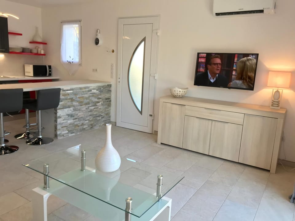 TV and multimedia, Seating area