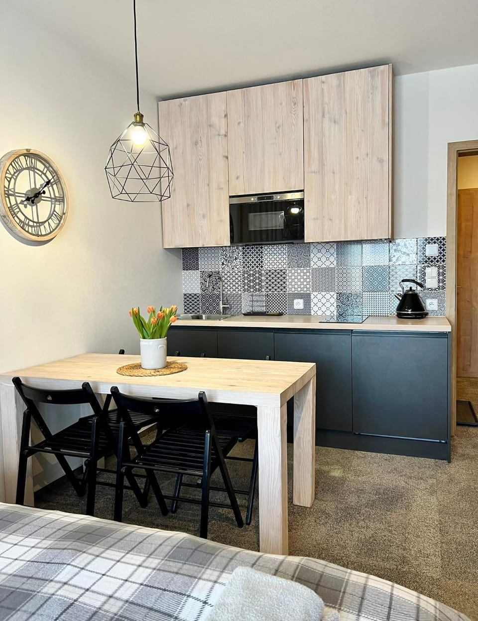 Kitchen or kitchenette, Seating area, Dining area, stove