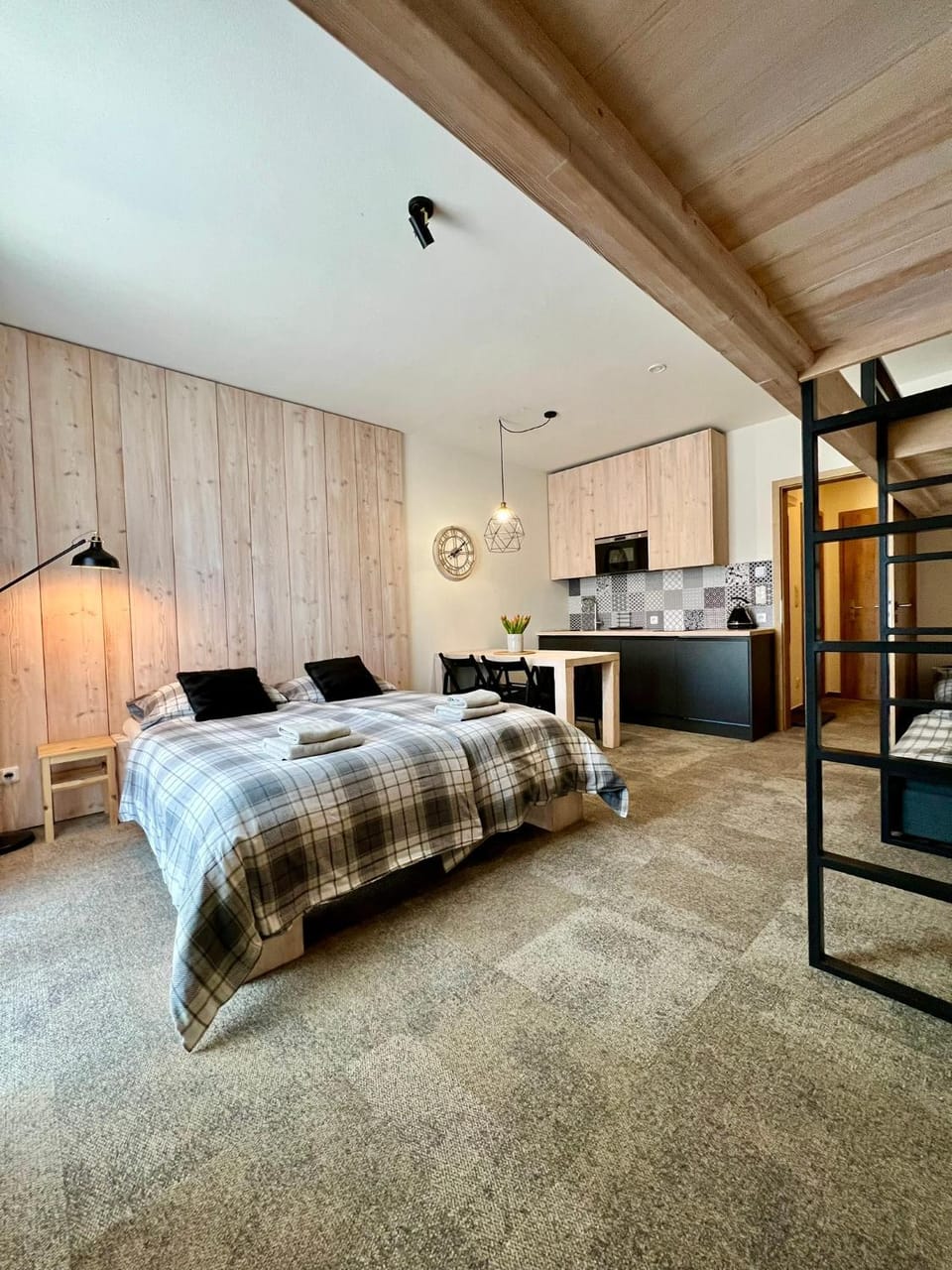 Bed, Kitchen or kitchenette, Living room, Photo of the whole room, Bedroom