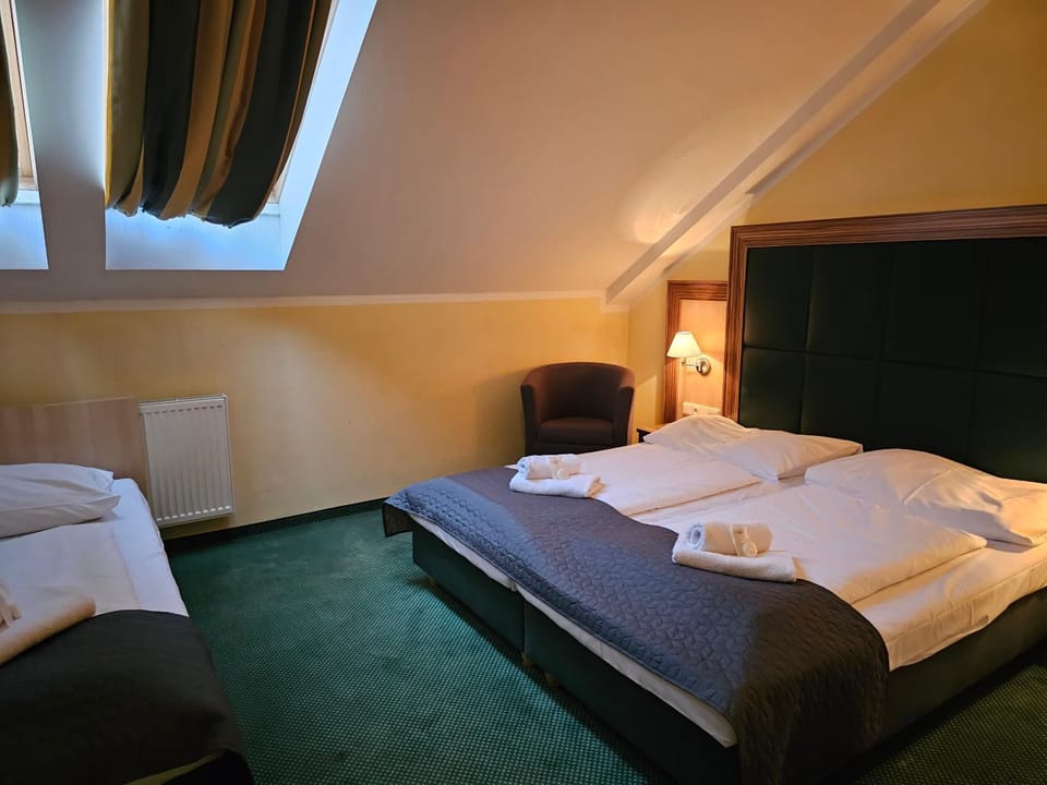 Bed, Photo of the whole room, Bedroom, towels