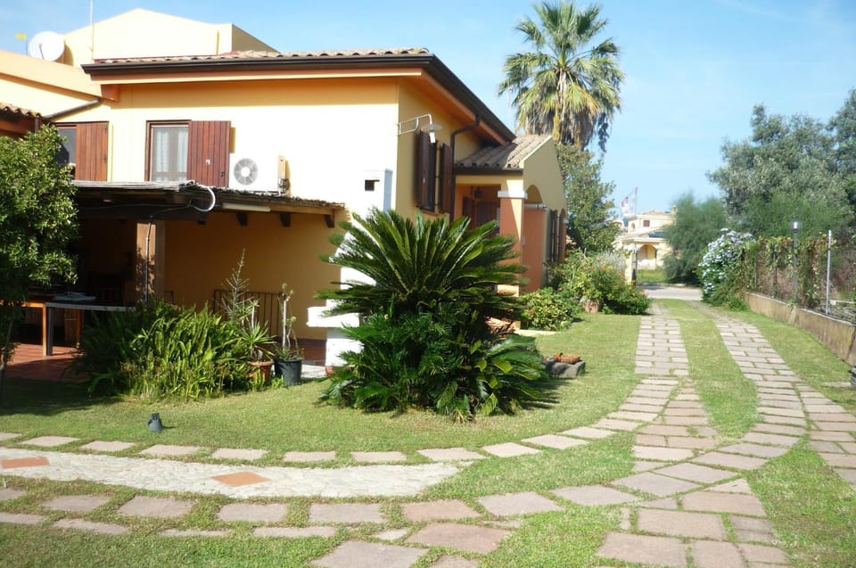Garden, Garden view, Street view