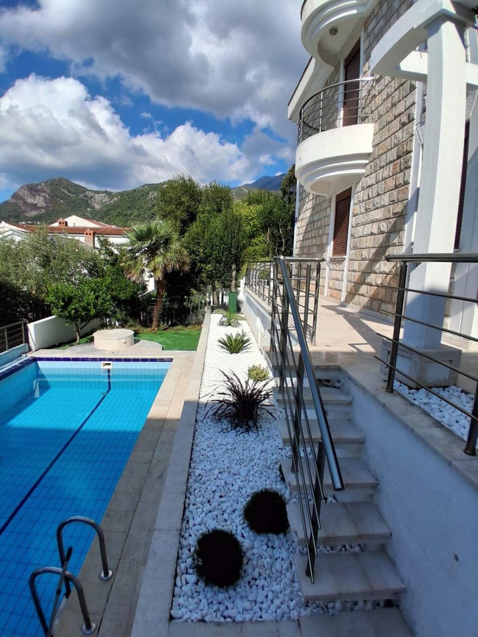 Mountain view, Swimming pool