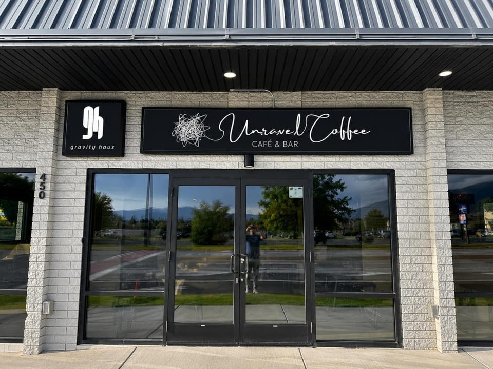 Restaurant/places to eat, Property logo or sign