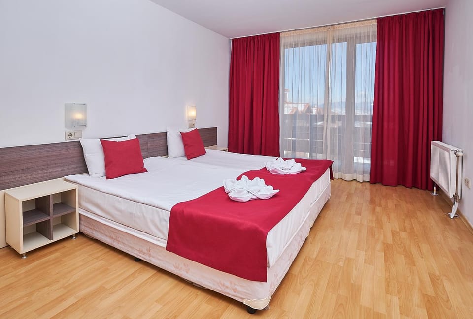 Mountain Paradise next to Sunrise Apartment hotel in Bansko