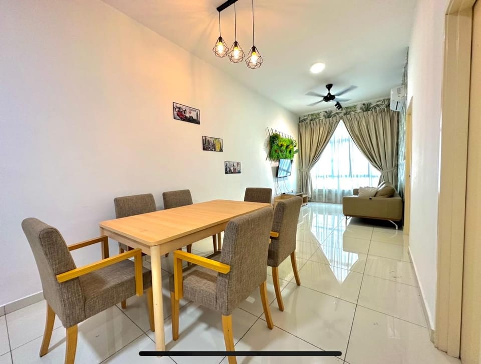 Seating area, Dining area