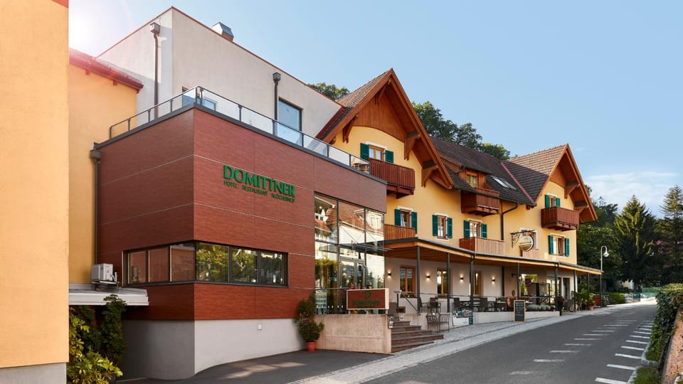 Facade/entrance, Balcony/Terrace